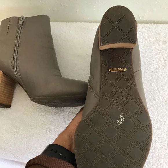 Vionic Women Stylish Gray Ankle Boots & Booties Size 8 with Brown Heels - Picture 8 of 10